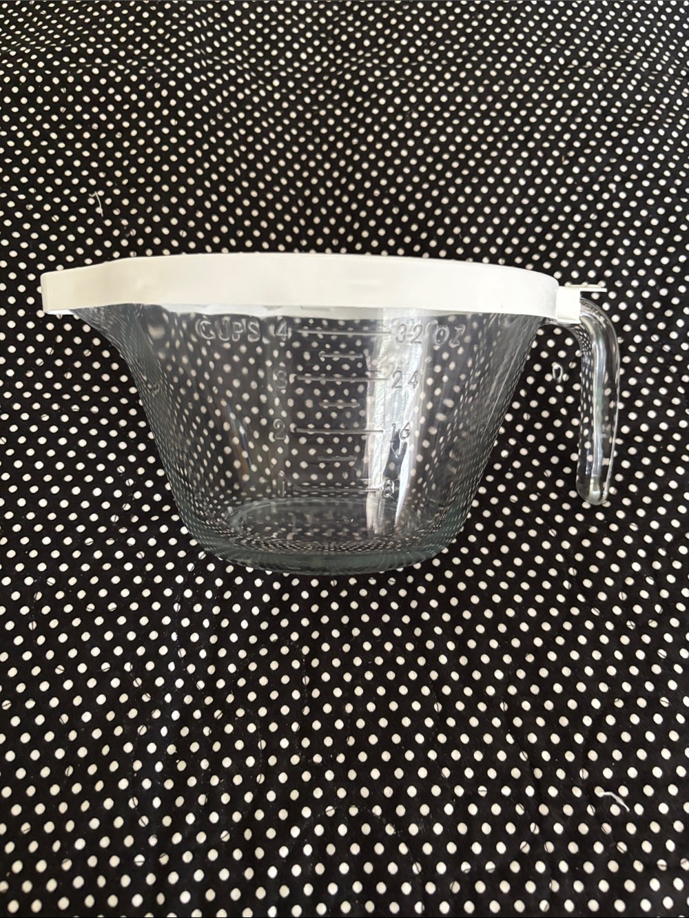 Pampered chef Clear Glass Measuring Pitcher with White Rim 4 cup